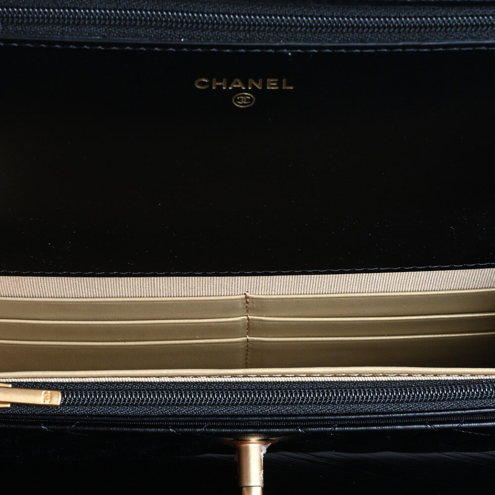 CHANEL Classic Wallet On Chain