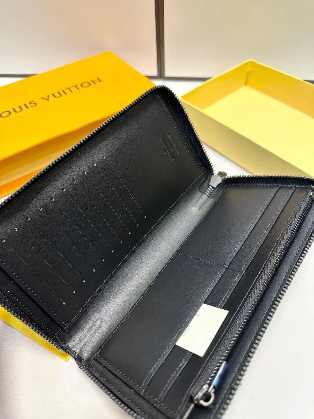 LV Louis Vuitton Classic Simple Black Clutch Bag 19x10cm