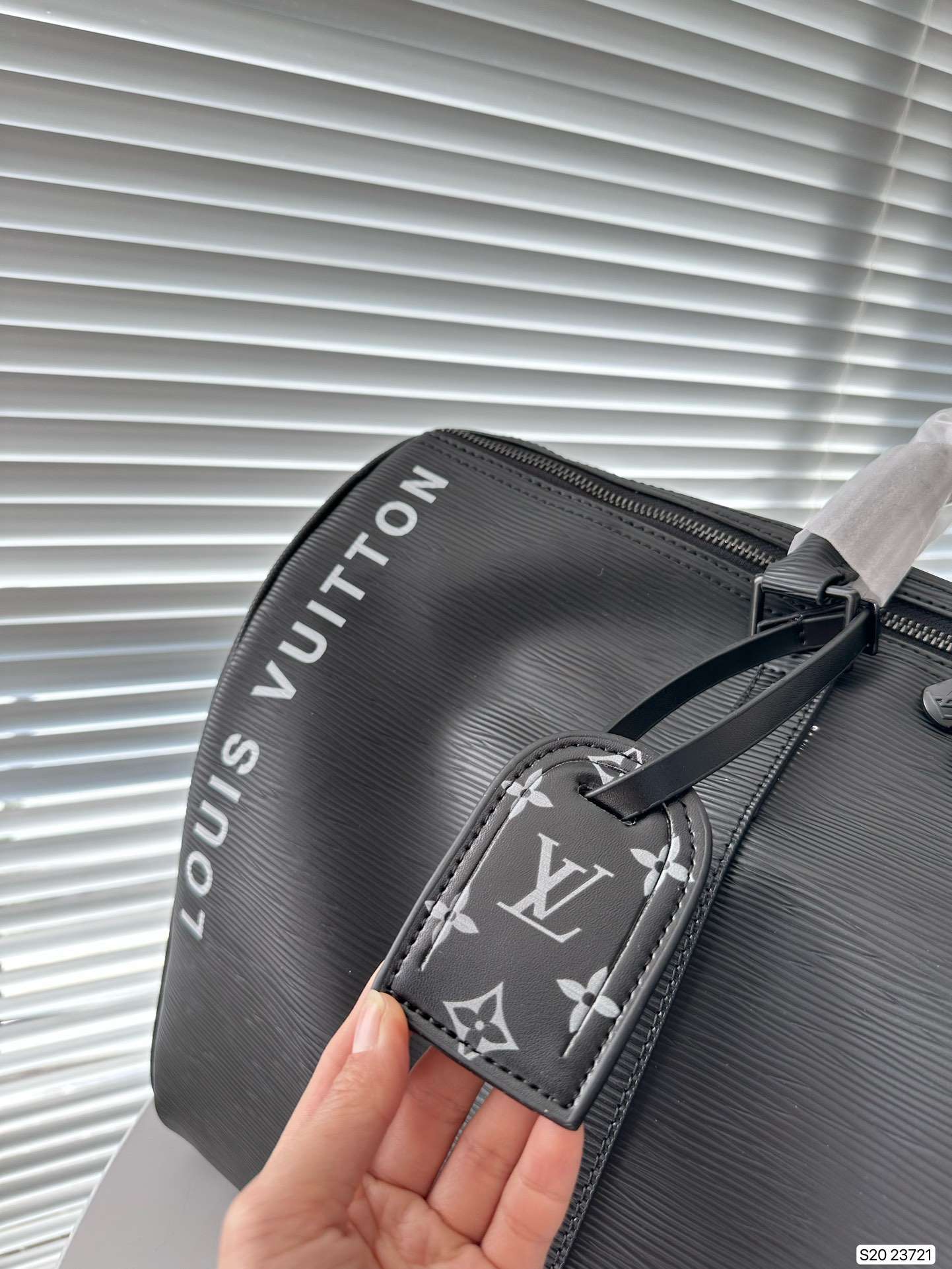 Black Epi Louis Vuitton Keepall 45