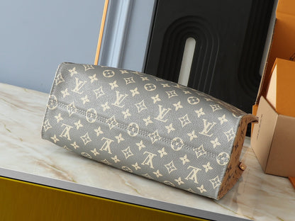 Louis Vuitton Monogram Canvas Bag 35 x 27 x 14 cm
