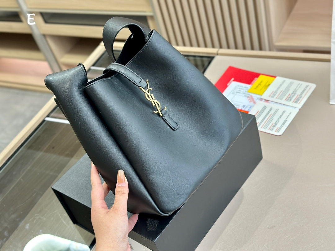 Saint Laurent Le 5 A 7 Supple Hobo Bag