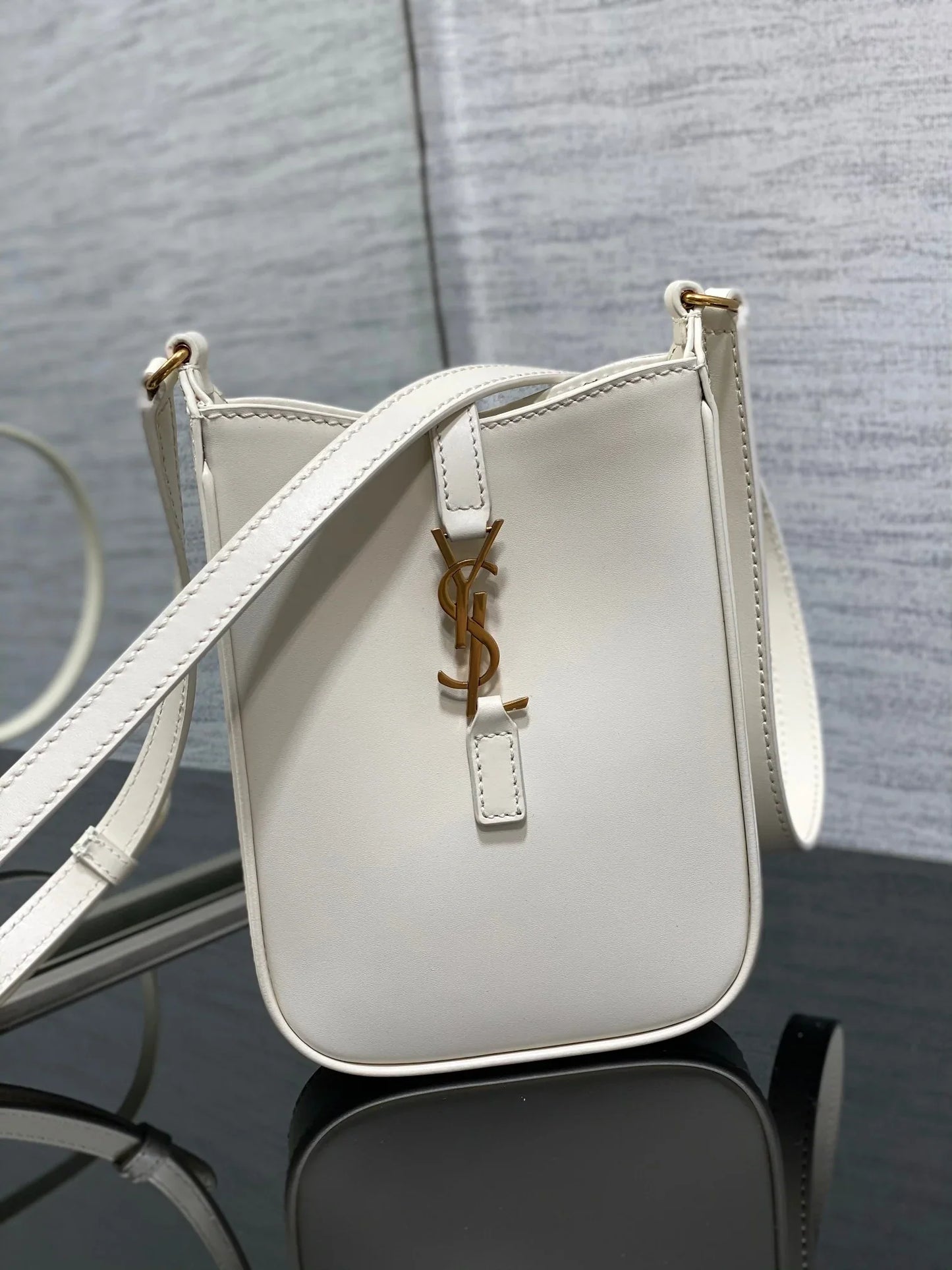 YSL Le 5 A 7 Mini White Bag - 13x20x4cm