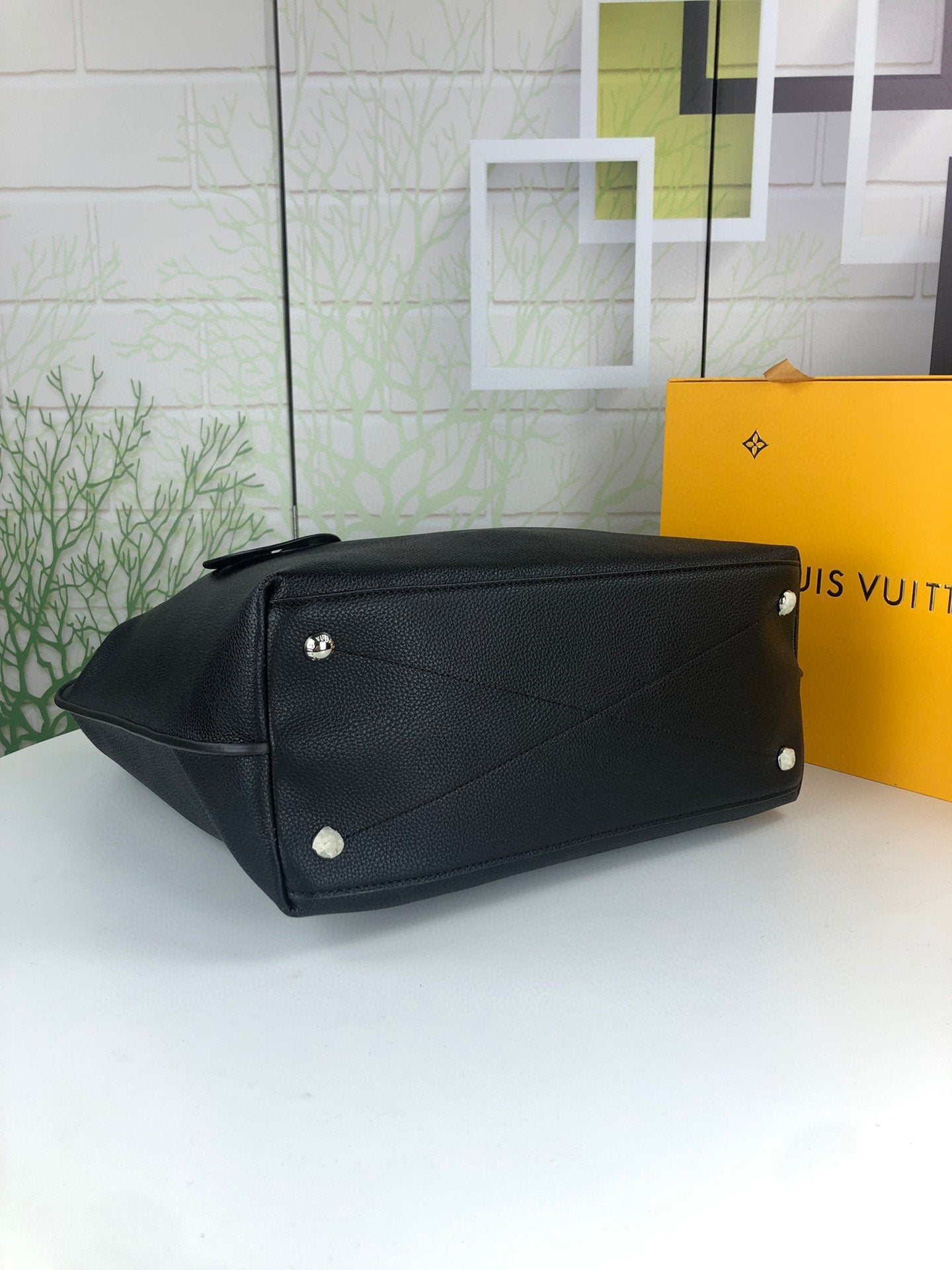 Louis Vuitton Carmel Hobo Bag ‘Mouse Grey’