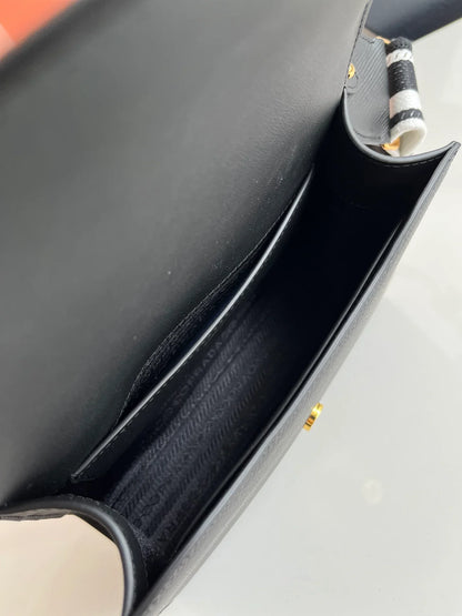 Prada Monochrome Saffiano 21 Leather Bag in Black 21x14x6.5cm