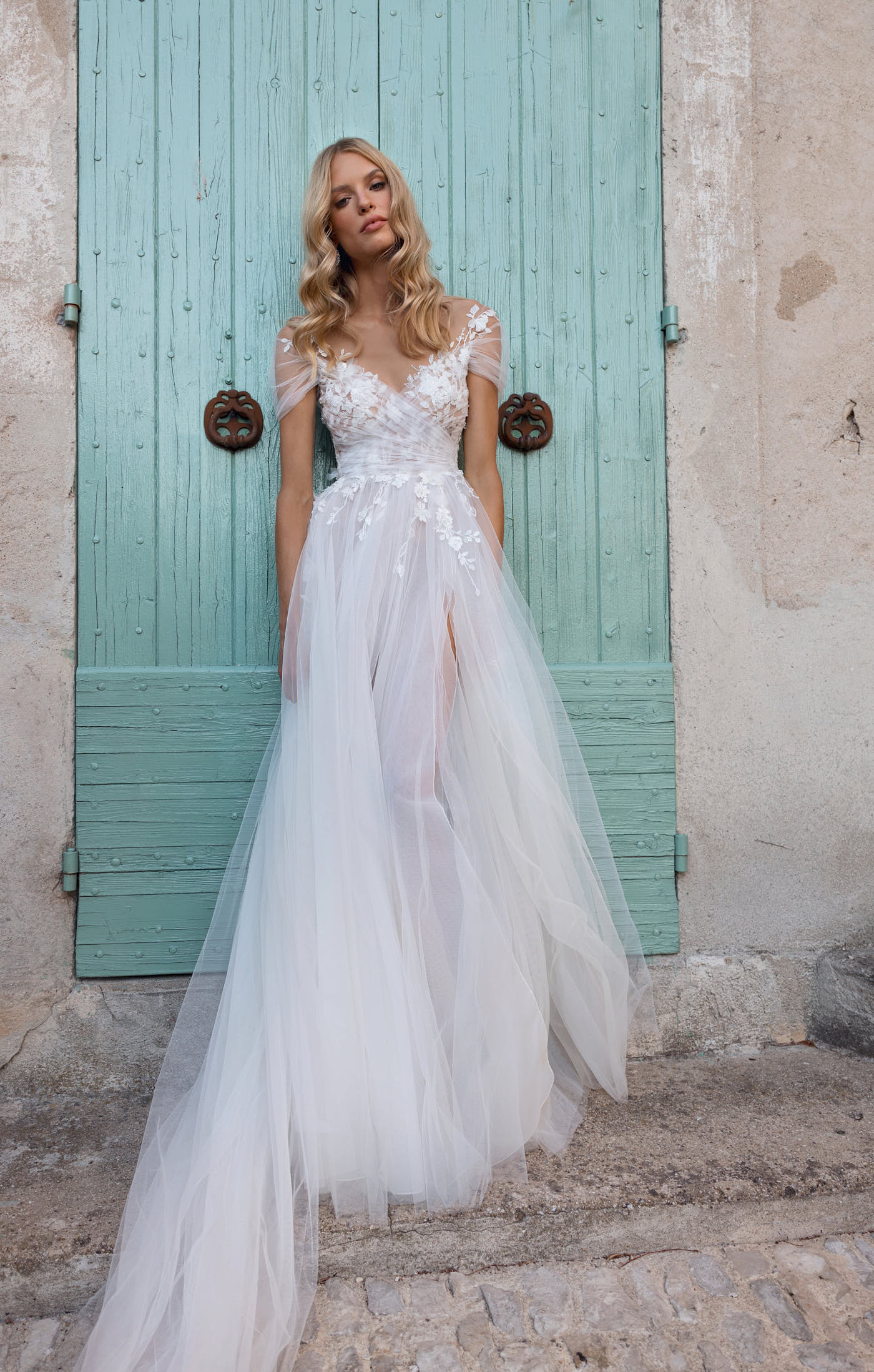Off The Shoulder Applique Tulle Wedding Dress