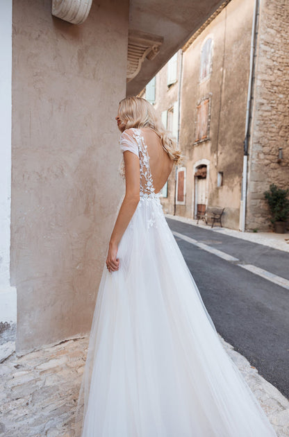 Off The Shoulder Applique Tulle Wedding Dress