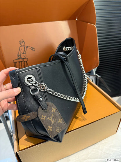 LV Louis Vuitton Carryall Crossbody Bag 26x18cm