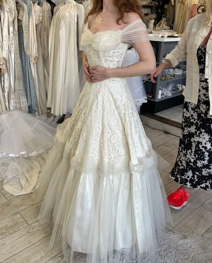 Vintage Wedding Dress A Line Off the Shoulder Lace Tulle Long Prom Dress SH3660