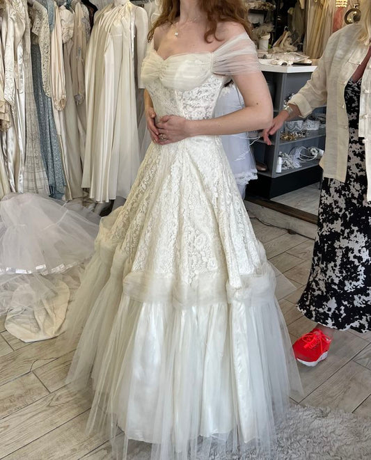 Vintage Wedding Dress A Line Off the Shoulder Lace Tulle Long Prom Dress SH3660