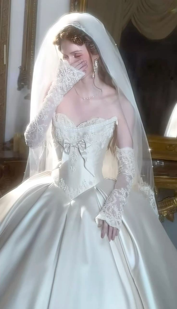 Princess Ball Gown Strapless Lace Appliques Satin Prom Dress 18th Birthday Dress Wedding Dress SH3897