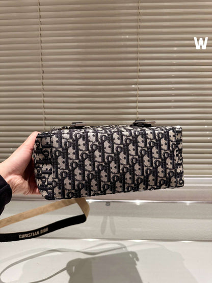 Women DIOR 30 Montaigne Avenue Bag