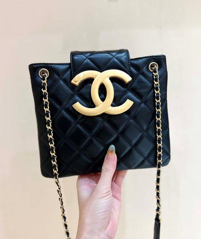 CHANEL 24C Street Style Party Style Elegant Style Logo Shoulder Bags 17.5x20x5cm