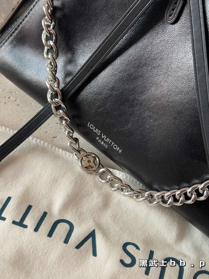 Louis Vuitton LV Black Tote Bag Slidable Metal Chain 26x17cm