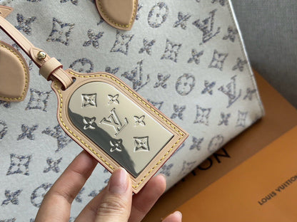 Louis Vuitton M24708 OnTheGo MM