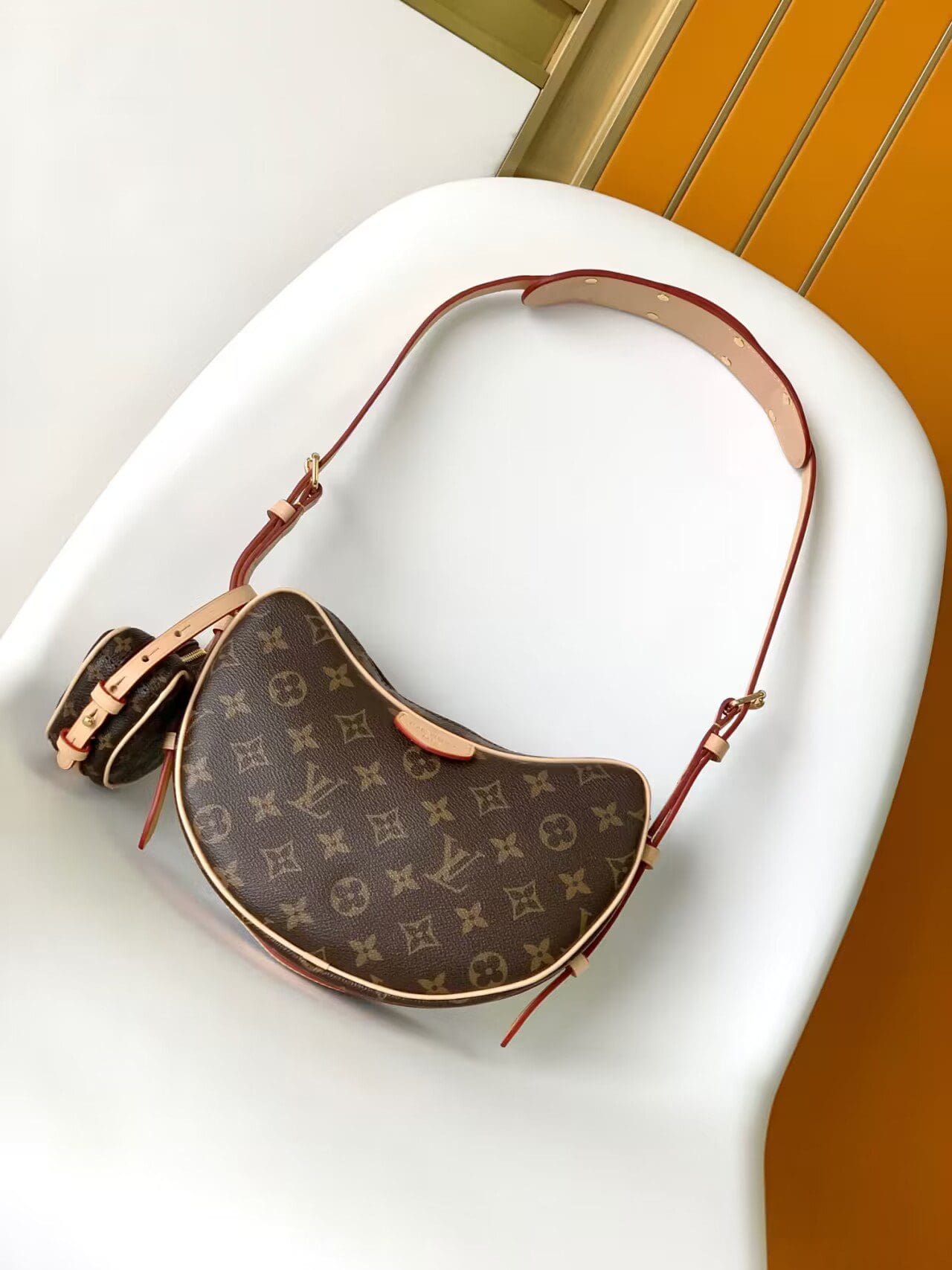 Louis Vuitton Croissant MM M46828