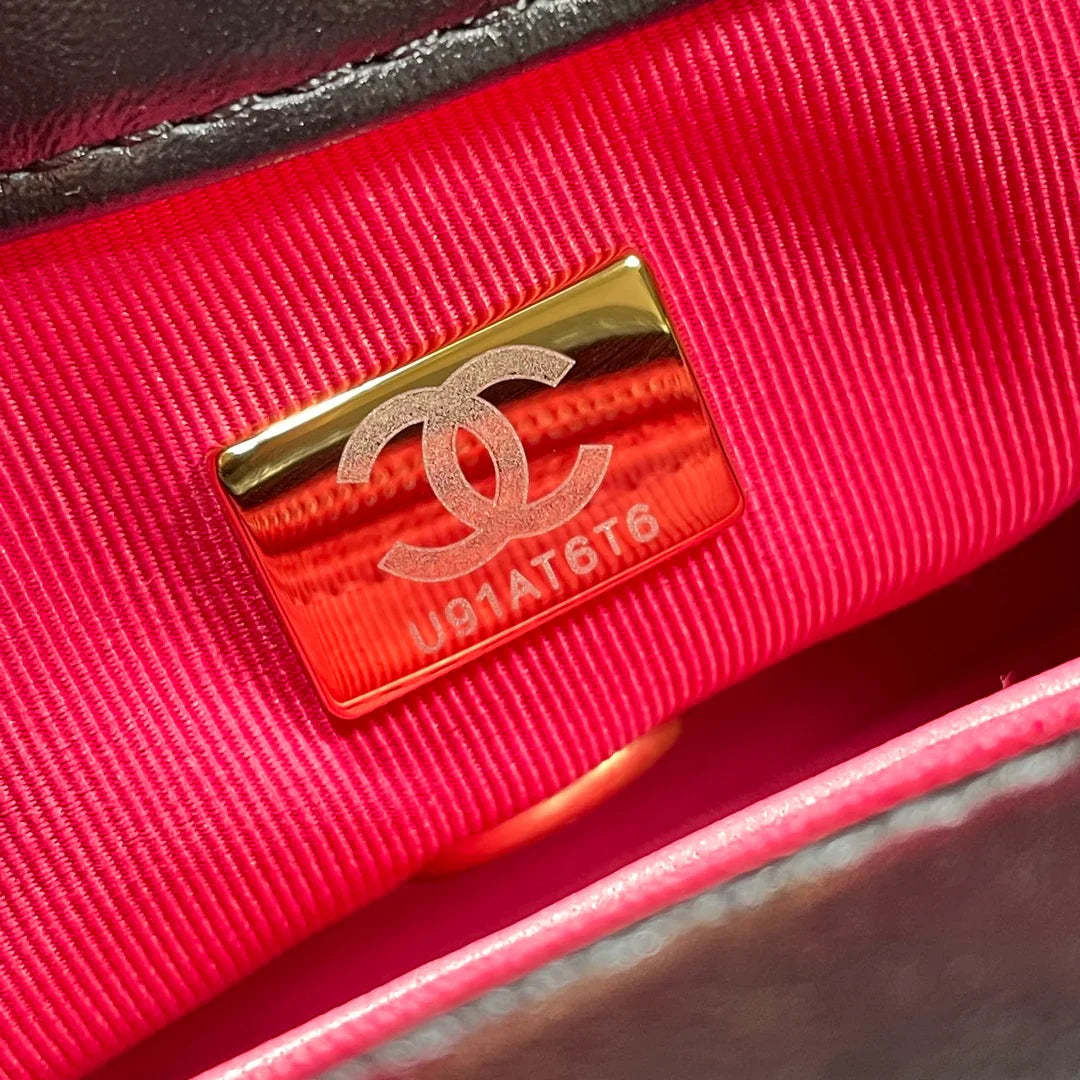 Chanel Small Flap Bag Black Lambskin size 21 x 14 x 7 cm