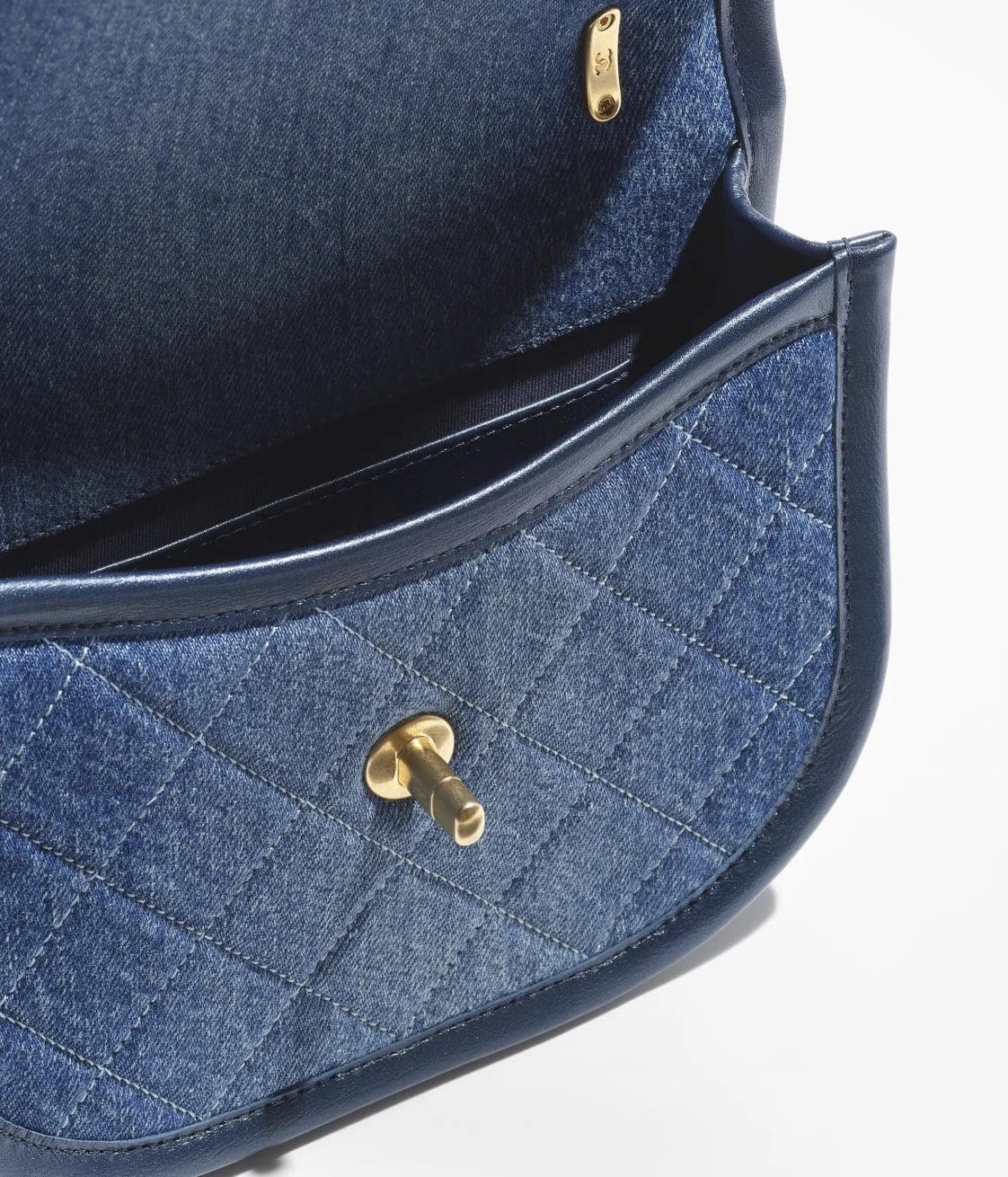 CHANEL SMALL MESSENGER BAG