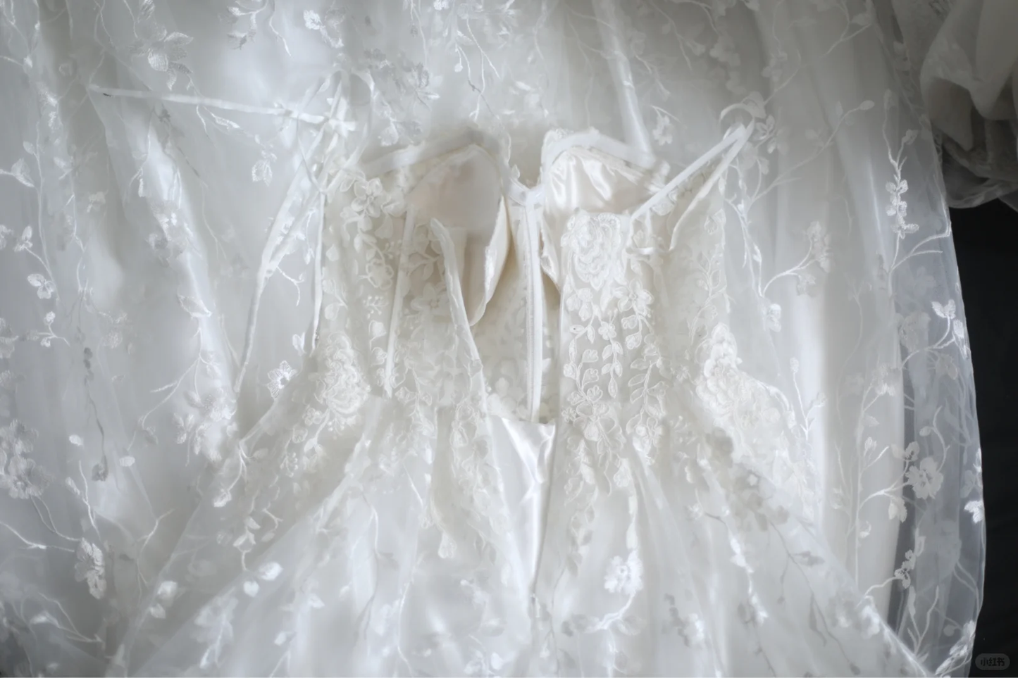 Simple White Spaghetti Straps Lace Appliques A Line Wedding Dress Bridal Dress S540