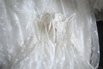 Simple White Spaghetti Straps Lace Appliques A Line Wedding Dress Bridal Dress S540