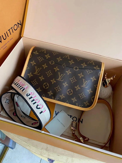 Lo vu official baguette bag