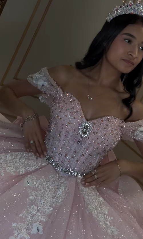 Pink Ball Gown Off the Shoulder Appliques Beaded Tulle Sweet 16 Dress Party Gowns Quinceanera Dresses SH3558
