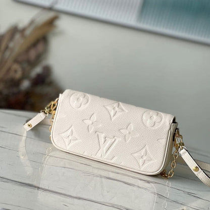 Louis Vuitton Wallet on Chain Ivy M82210