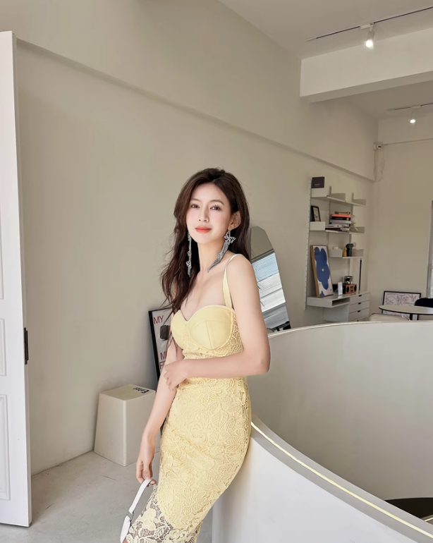 Gentle Yellow Sheath Spaghetti Strap Lace Short Homecoming Dress Cocktail Dress SH3578