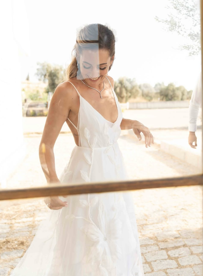 Elegant A Line Spaghetti Strap Appliques Tulle Long Sweep Open Back Wedding Dress SH2284