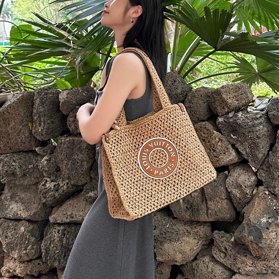 LOUIS VUITTON  Raffia Calfskin By The Pool OnTheGo MM Natural 39x15x30cm