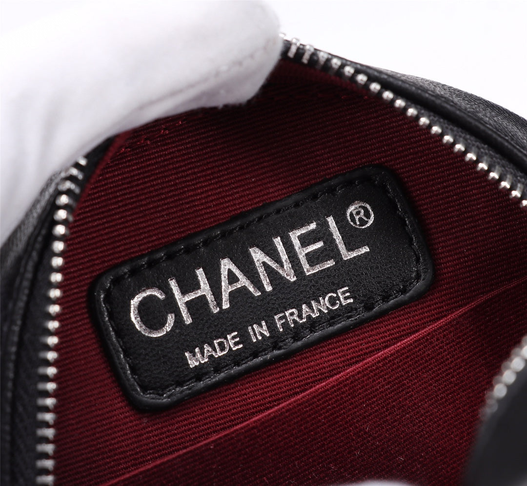 CHANEL Lambskin Quilted Round Clutch With Chain Black