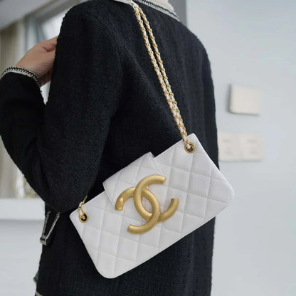 𝗖𝗛𝗔𝗡𝗘𝗟 𝟐𝟒𝐂 Vintage Logo Quilted Lambskin Shoulder Bag 11.5x24x4.5cm