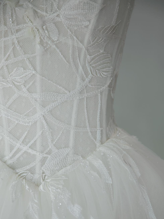 Elegant A Line Off the Shoulder Appliques Tulle Ball Gown Wedding Dress SH2027