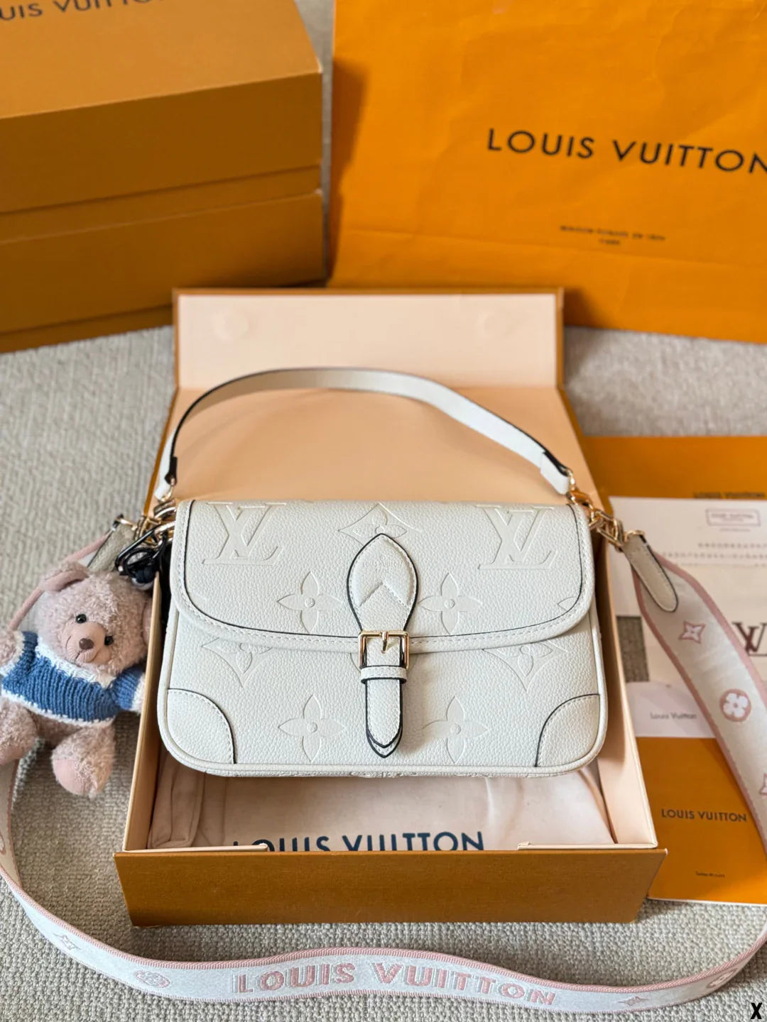 LV Louis Vuitton Tote Bag White 25x15cm