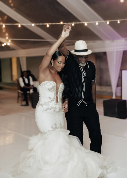 2025 New Mermaid Sweetheart Neck Rhinestone Tulle Long Sweep Wedding Dress SH2232