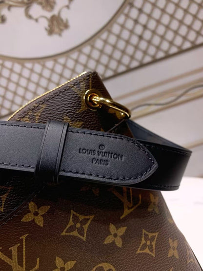 Louis Vuitton M45353 Odéon PM