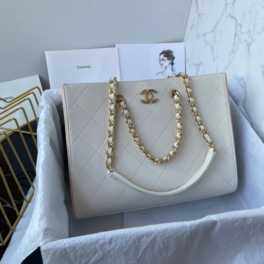 CC Small Tote 31cm White Lambskin Gold Hardware 31 x 24 x 11cm