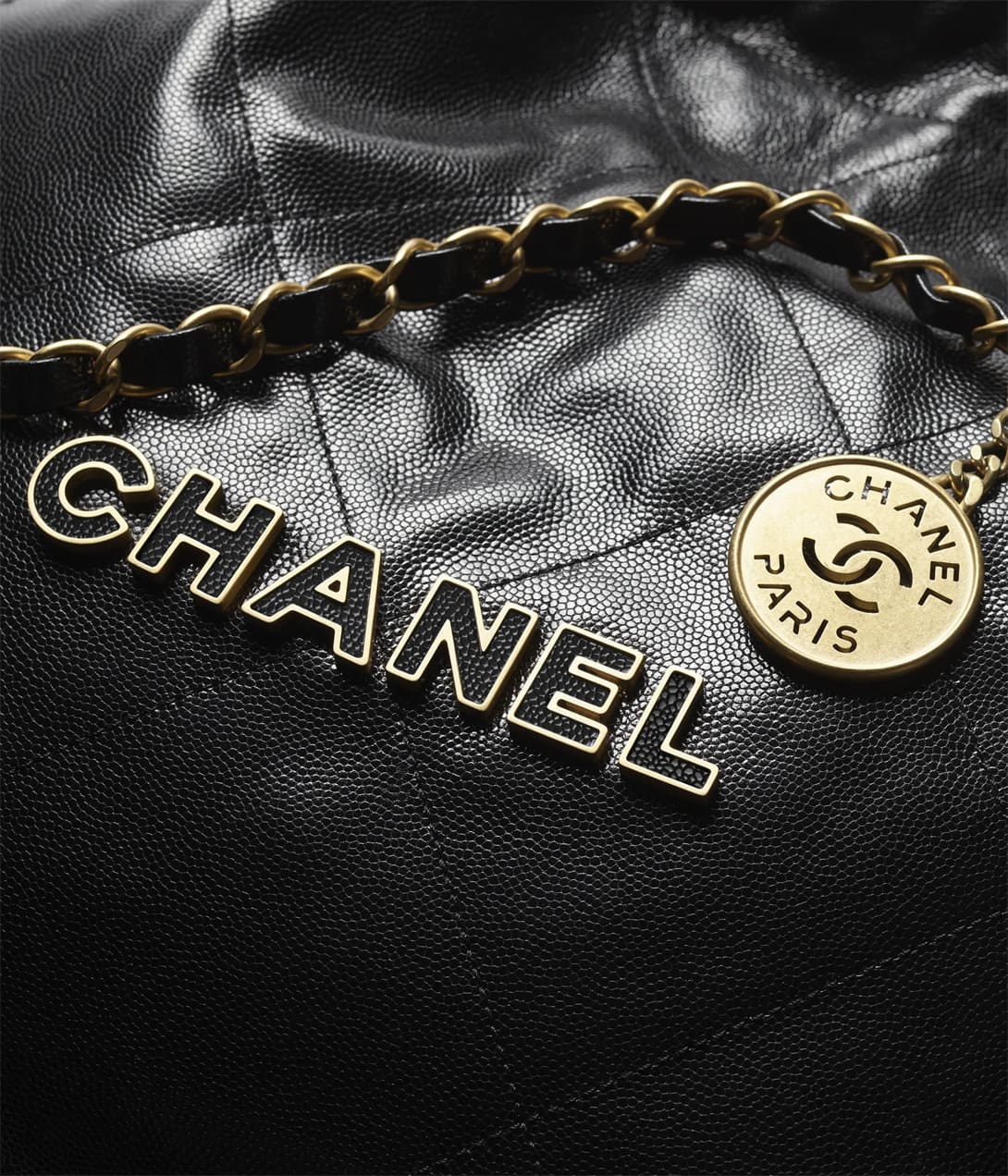 CHANEL 22 Small Handbag black