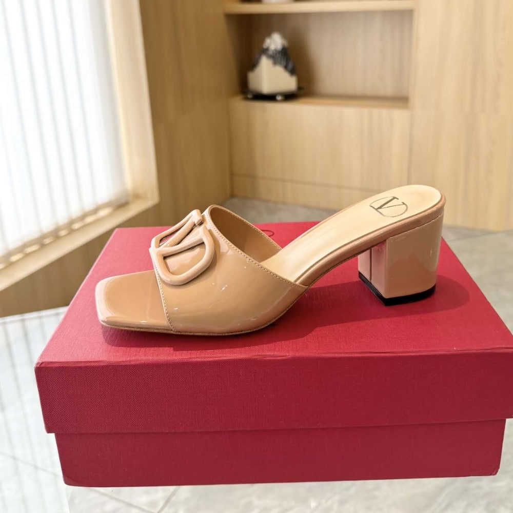 VALENTINO VLOGO SIGNATURE SLIDE SANDAL BEIGE