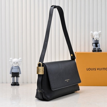 LOUIS VUITTON LOW KEY MESSENGER BLACK 30CM M13148
