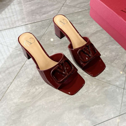 VALENTINO VLOGO SIGNATURE SLIDE SANDAL BURGUNDY