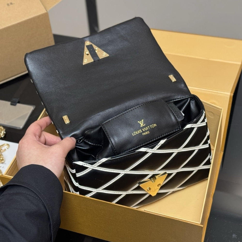 LOUIS VUITTON GO 14 PM BLACK AND WHITE 23CM M14849