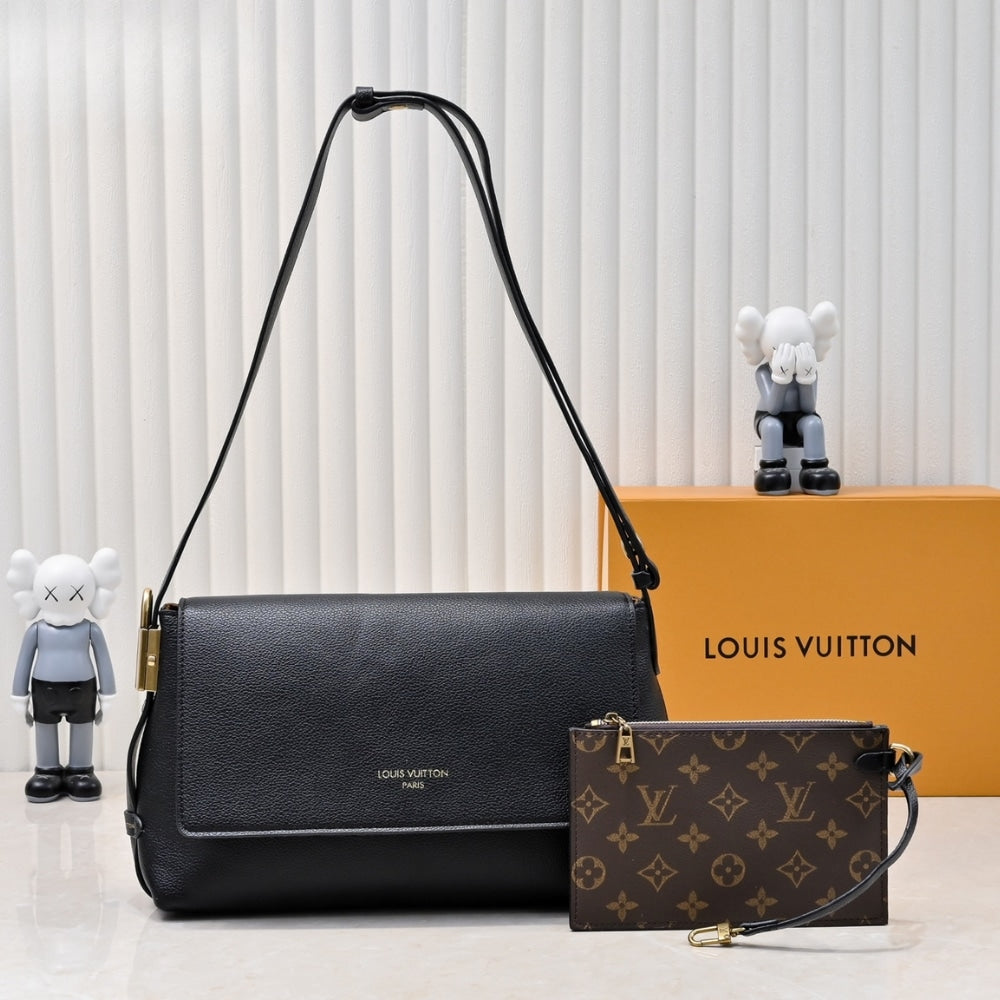 LOUIS VUITTON LOW KEY MESSENGER BLACK 30CM M13148