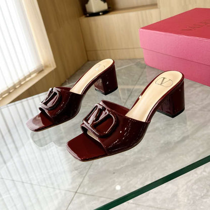 VALENTINO VLOGO SIGNATURE SLIDE SANDAL BURGUNDY