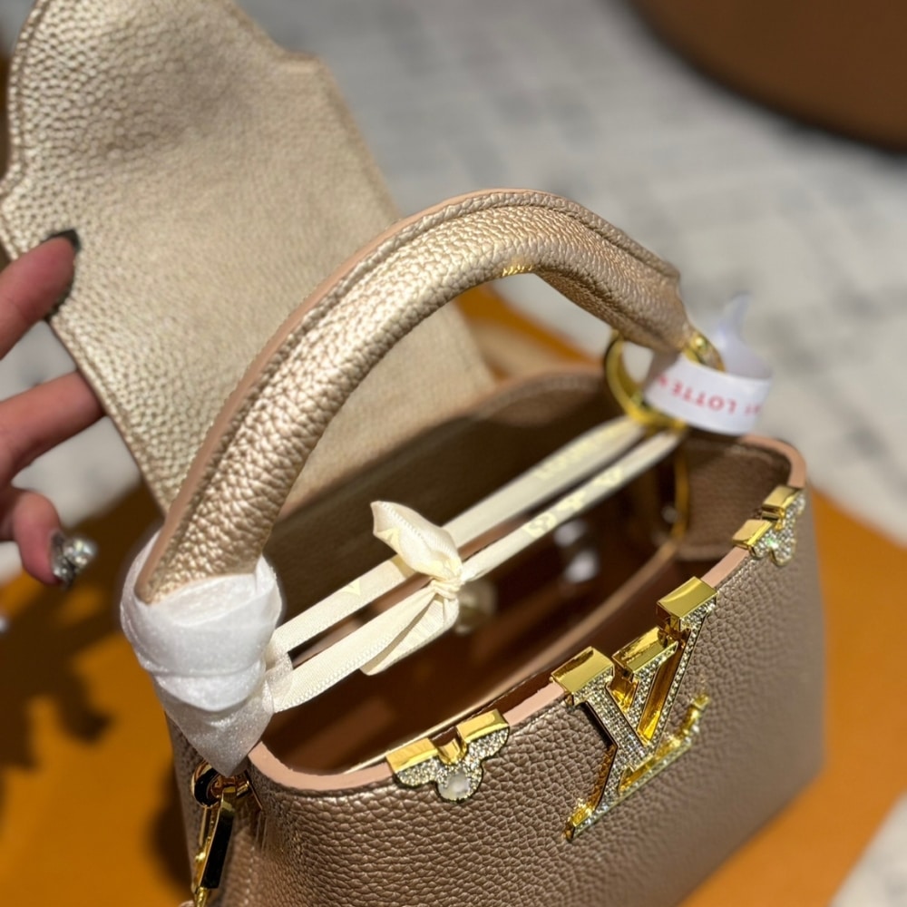 LOUIS VUITTON CAPUCINES BAG GOLD 22CM M24583