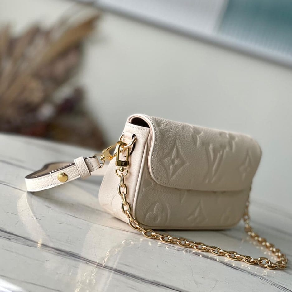 Louis Vuitton Wallet on Chain Ivy M82210