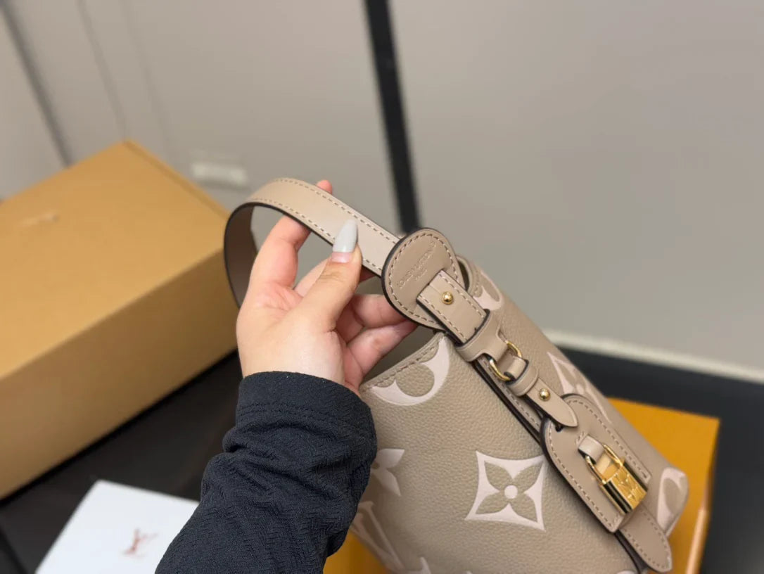 Louis Vuitton LV Bucket Bag Tote