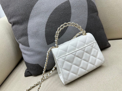 CC Clutch With Chain Caviar White 12 × 15 × 6 cm