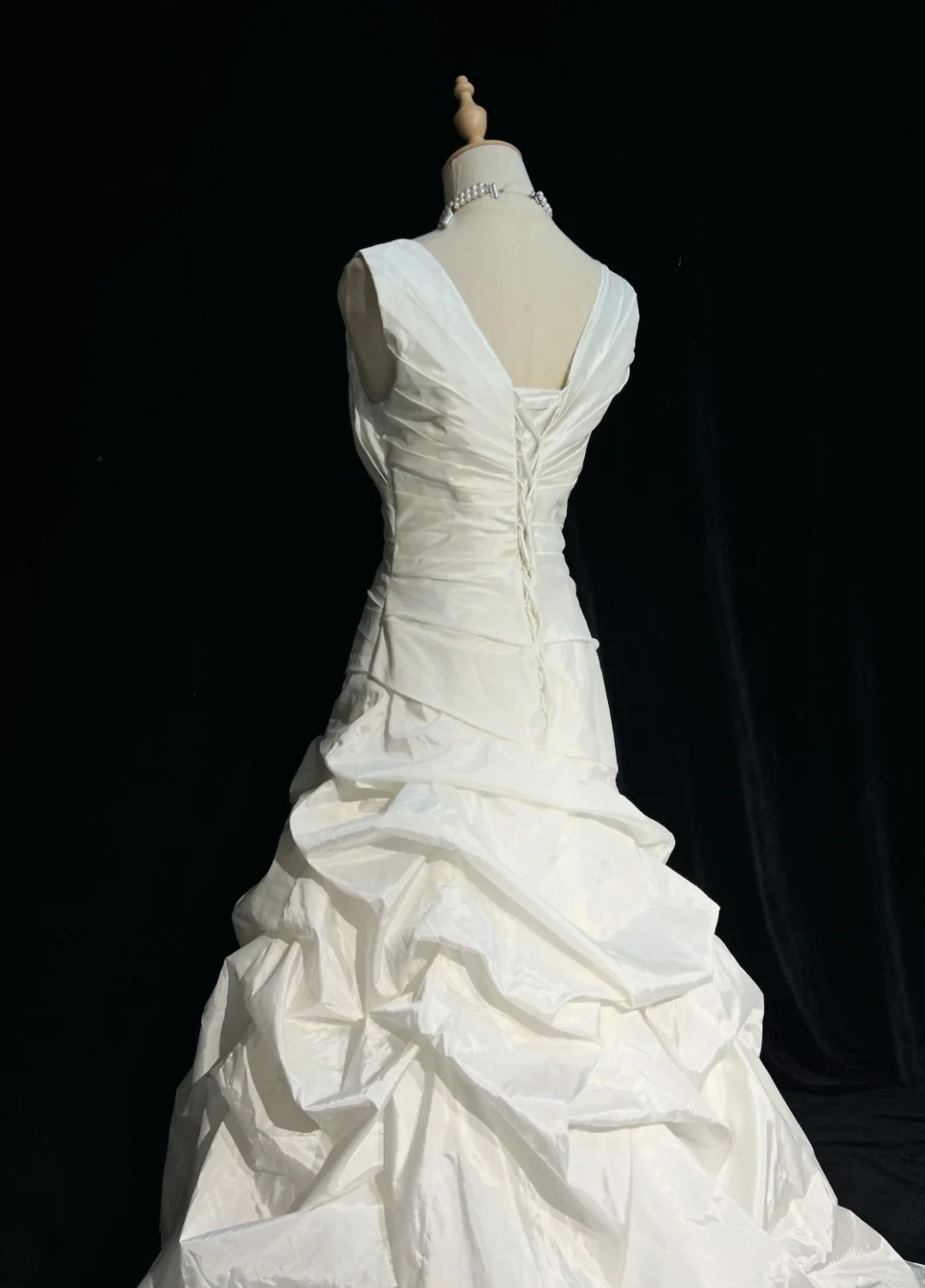 Vintage Bridal Gown 1960s Ball Gown Square Neck Sleeveless Taffeta Pleated Long White Wedding Dresses Elegant Bridal Gowns DH1015