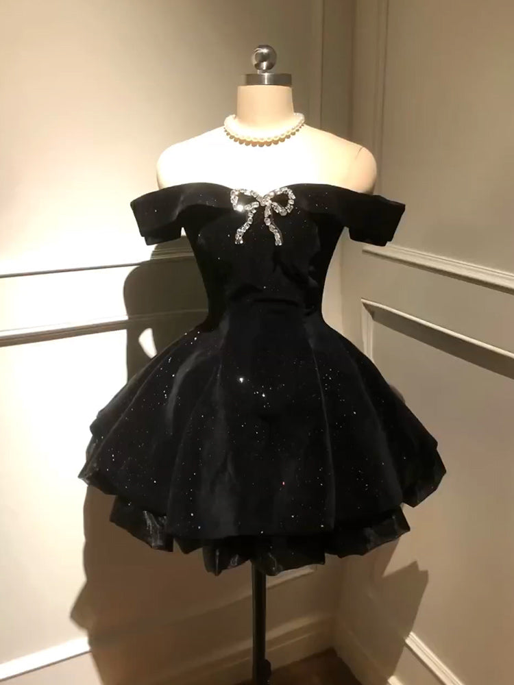 Sexy A line Off The Shoulder Black Velvet Mini Short Formal 8th Grade Homecoming Dresses Summer Middle School Hoco Dress Homecoming Outfits Birthday Outfit DH1044