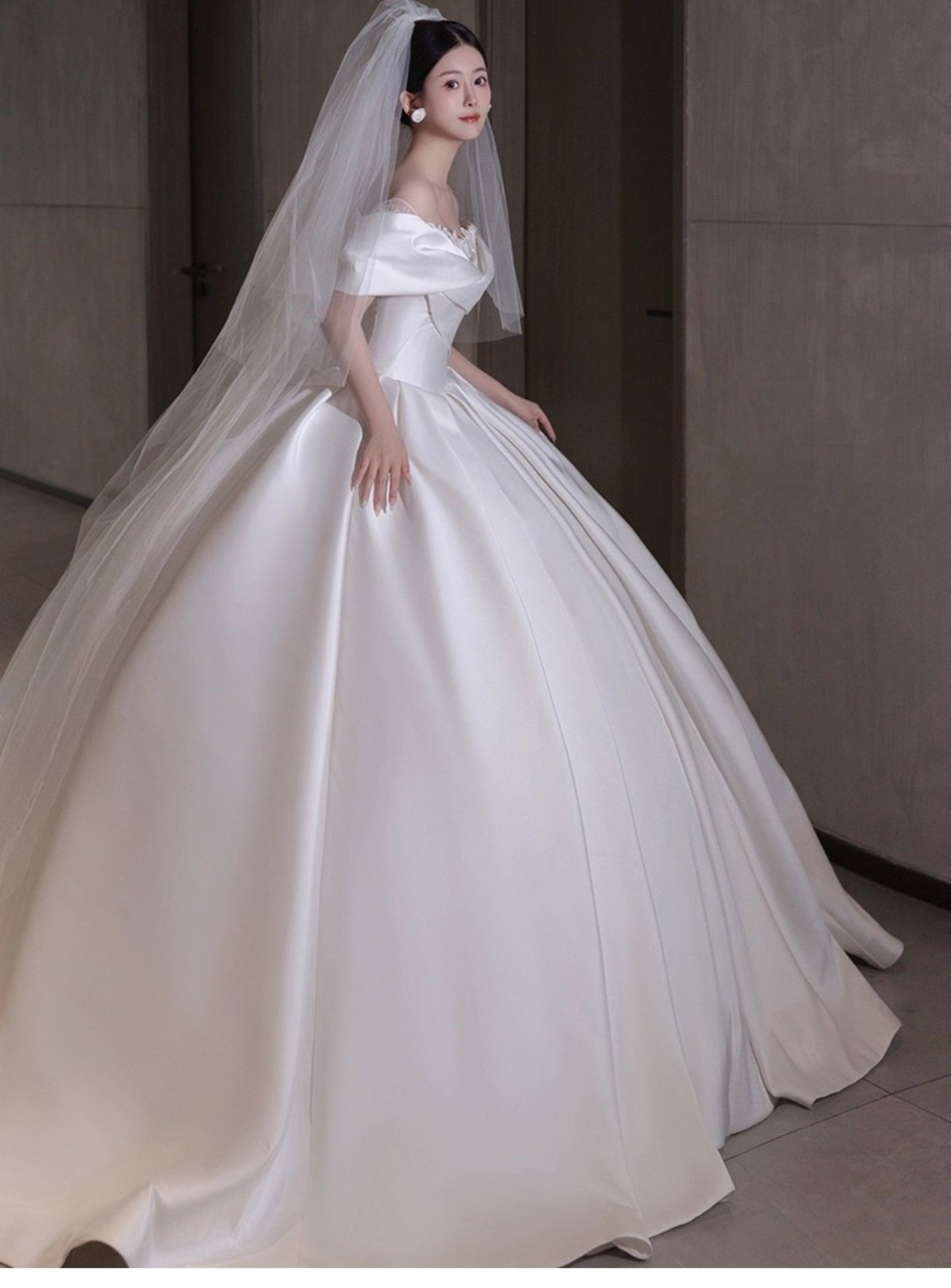 Pretty Wedding Dress Ball Gown Off The Shoulder White Long Satin Wedding Dresses Bridal Gowns Brides Gown DH109